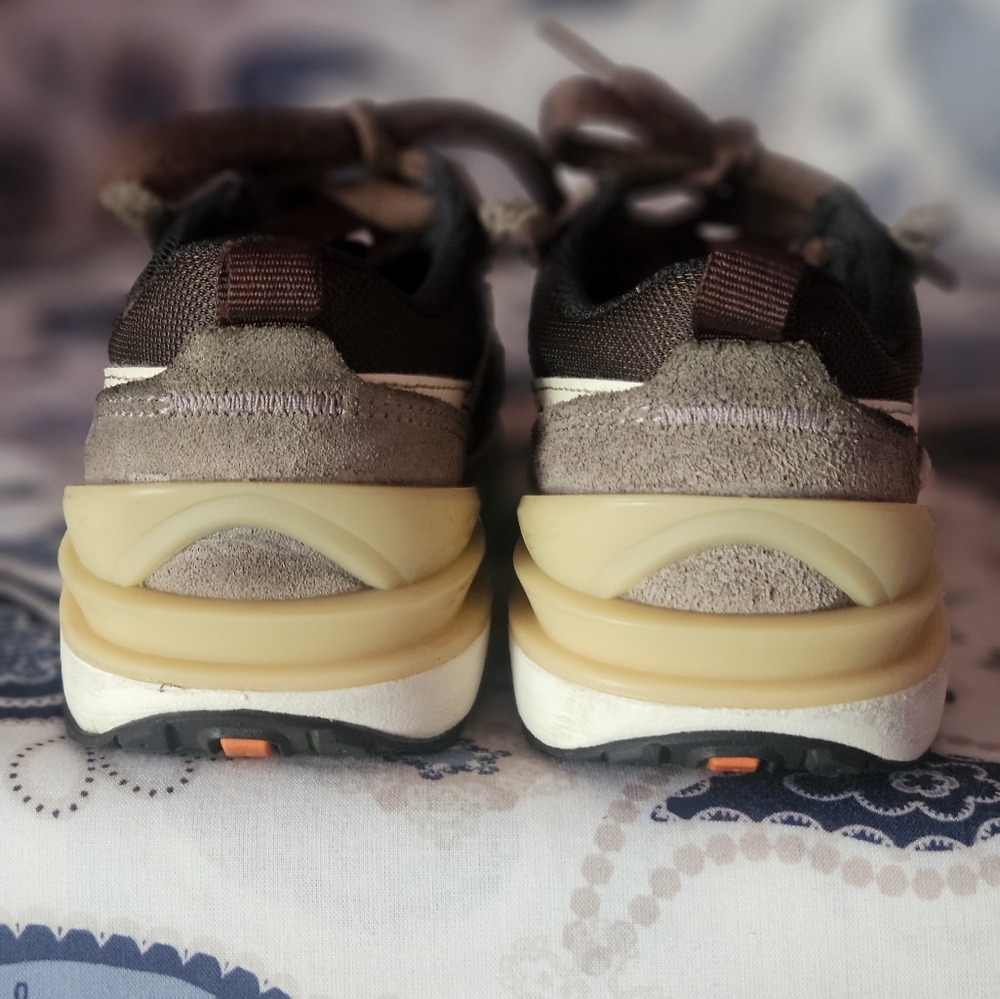 NIKE - Picture 4 of 12